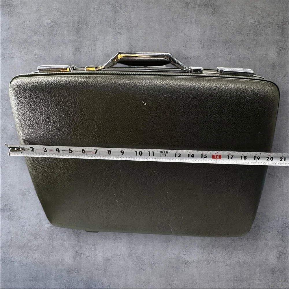 Vintage American Tourister Dark Green Tiara‎ Hard Case Luggage 21 X 15 X 7